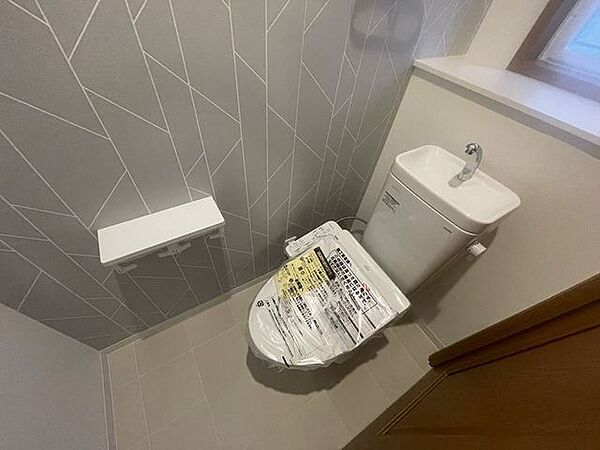 温水洗浄機能付き♪トイレは1階と2階にあるのでとても便利です♪