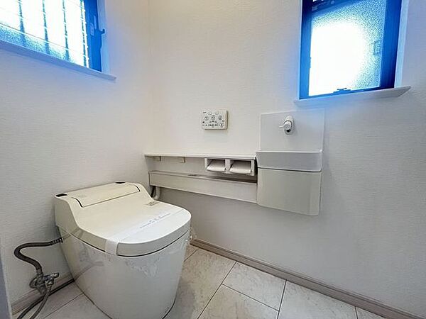 温水洗浄機能付き♪トイレは1階と2階にあるのでとても便利です♪