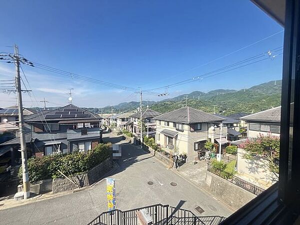 高台に位置するため、眺望良好です♪緑豊かな風景が広がっています♪