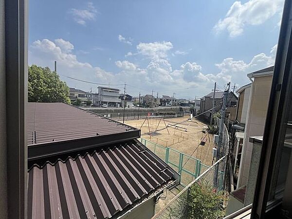 東側には公園があります♪建物がないので日当たり・通風良好です♪