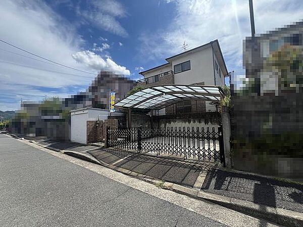 前道の幅員が約8ｍありますので、駐車が苦手な方でも大丈夫です♪