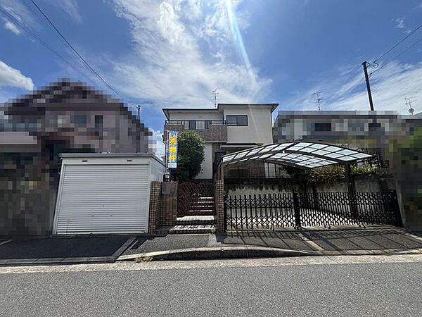 駐車は3台可能です♪カーポート付き♪