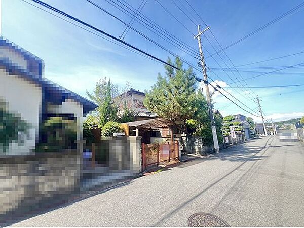 前道は幅員が約5.5ｍありますので、駐車しやすいです♪