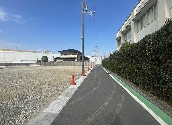 前道は一方通行なので対向車がくる心配がありません♪