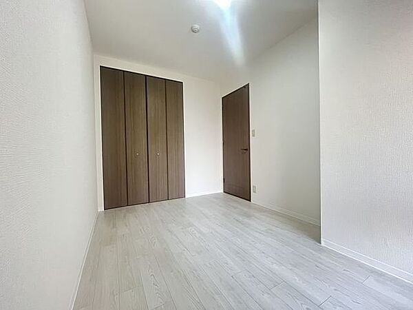 各居室にはクローゼットがあり、お洋服が整理できてお部屋が広く使えます♪