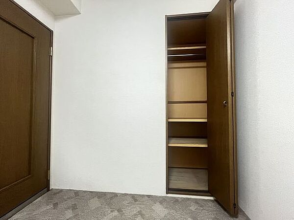クローゼットがあり、お洋服が整理できてお部屋が広く使えます♪