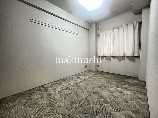 約4.8帖の洋室です♪室内とても丁寧にお使いですので、是非一度ご覧ください♪