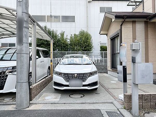 駐車は1台可能です♪ららぽーと堺まで車で約3分♪日々のお買い物はラクラクです♪