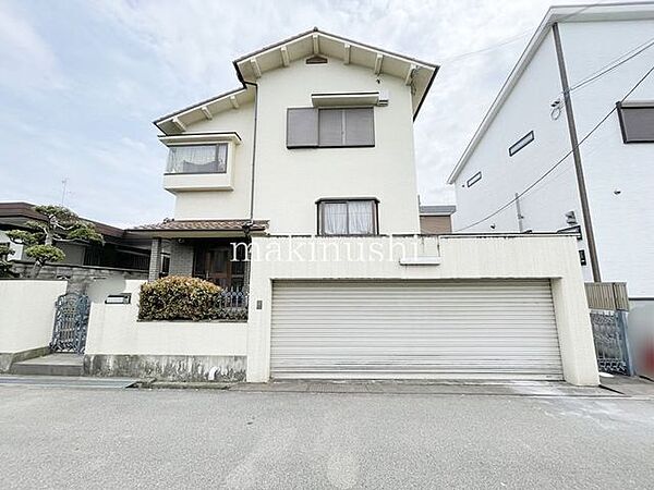 ガレージのサイズは幅約5200mm×高さ約1700mm×奥行約6000ｍｍです♪