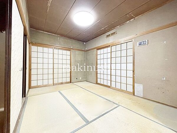 2面採光の明るい6帖の和室♪