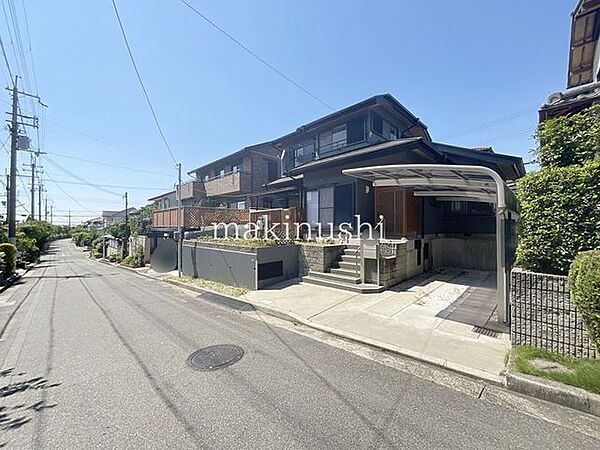 前道は幅員が約5.5ｍ♪駐車が苦手な方でも安心です♪