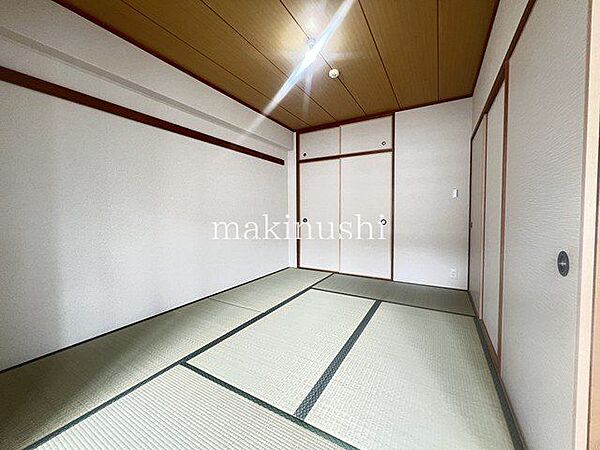 リビング横の和室は、お子様のお昼寝や来客スペースにも♪畳を新調していますのでイ草のいい香り♪
