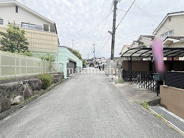 前道の幅員は約6ありますので、駐車が苦手な方でも安心です♪
