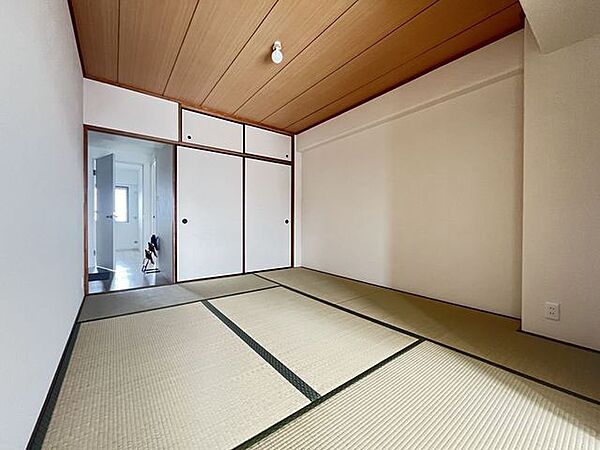 畳表替えをしています♪リビング横のお部屋は、お子様のお昼寝や来客スペースにピッタリ♪