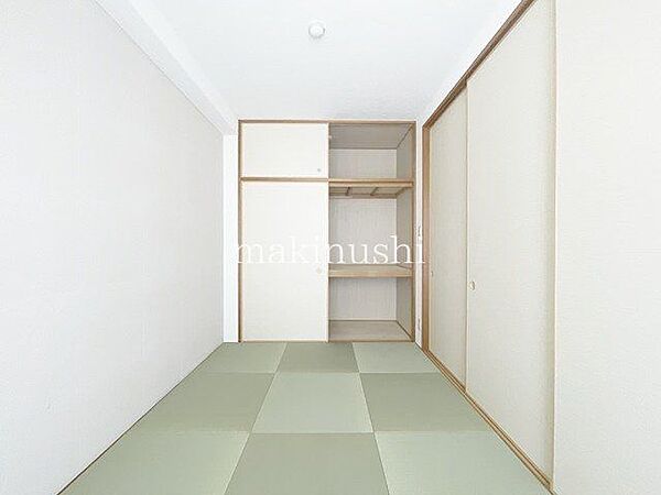 たくさん収納できる押し入れ付き♪お部屋が片付き広く使えます♪