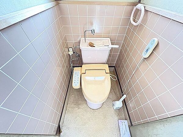 温水洗浄機能付きトイレ