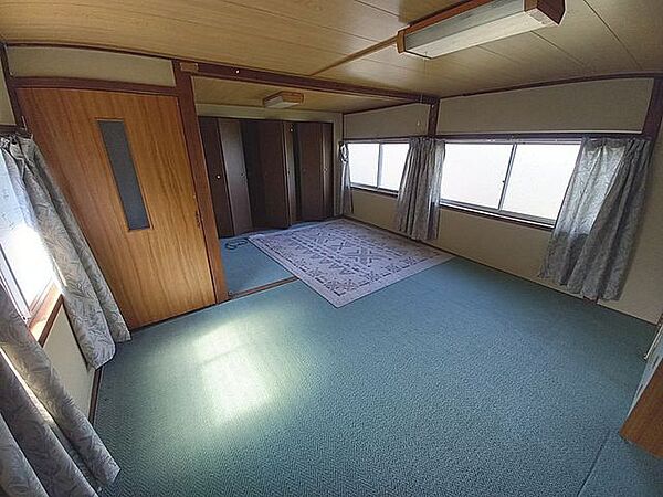 2階和室　6帖・3帖