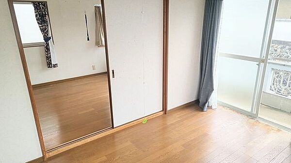 ■3階洋室　6帖■続きの間の扉を開ければ一つの広いお部屋としてもお使い頂けます。■