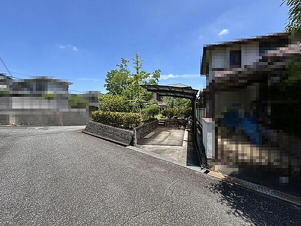 ■現地土地写真■土地52．43坪■更地■北西・南西の角地■建築条件無し■お好きなハウスメーカーや工務店で建築可能です■