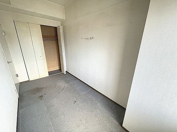 ■洋室　4．8帖■玄関入って右手側の洋室です。お子様のお部屋や仕事用の部屋など、様々な使い方がして頂けます。■