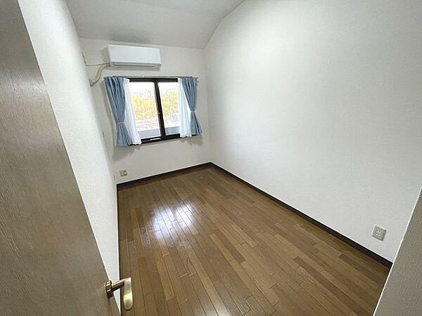 ■洋室4．8帖■寝室やプライベートなお部屋など、様々な使い方ができる洋室です■