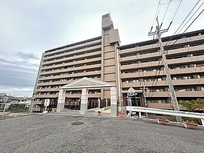 外観：■現地外観写真■メゾネットタイプの4ＬＤＫ■南西向きバルコニーにつき陽当たり良好■