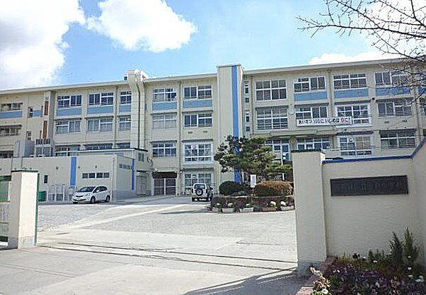 富田林市立金剛中学校 徒歩13分。 1040m
