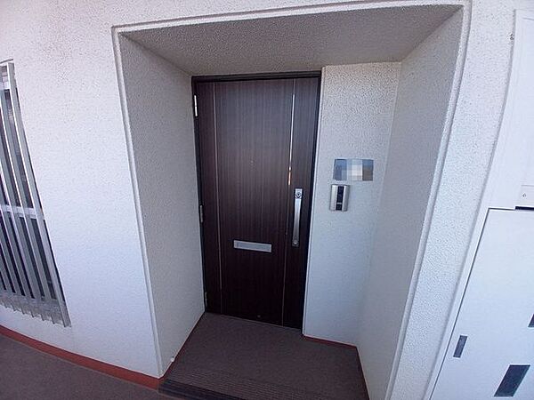 ■玄関■モニター付きのインターホンを完備■