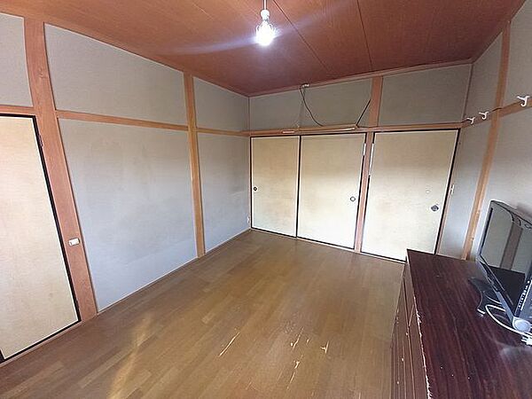 ■2階和室　6帖■個々のプライベート空間を確保できる各階3ＬＤＫの間取り。■
