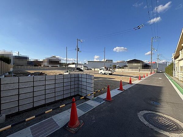 ■前面道路を含む現地写真■河内長野駅まで徒歩14分■近隣商業施設充実■