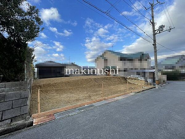 ■現地土地写真■土地82．60坪■南向き接道■建築条件無し■更地■お好きなハウスメーカーや工務店で建築して頂けます■