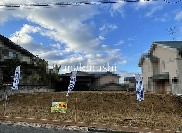■現地土地写真■土地82．60坪■南向き接道■建築条件無し■更地■お好きなハウスメーカーや工務店で建築して頂けます■