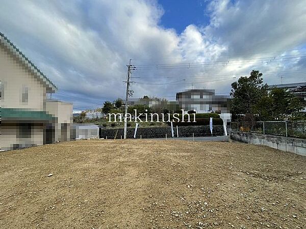 ■現地土地写真■土地82．60坪■南向き接道■建築条件無し■更地■お好きなハウスメーカーや工務店で建築して頂けます■
