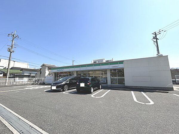 ファミリーマート河内長野喜多町店 徒歩10分。 780m