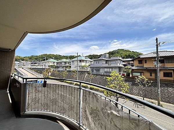 ■南東側バルコニー■晴れた日には家族みんなの洗濯物や布団を干していただけそうです。■
