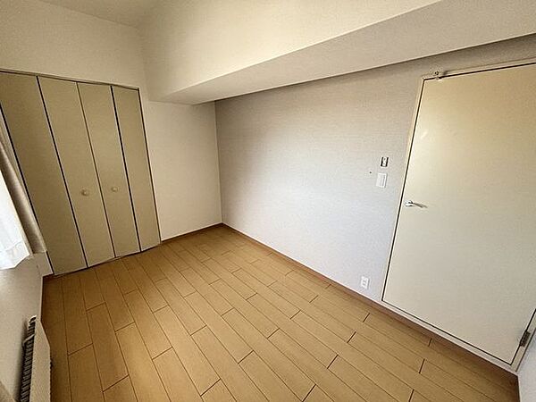 ■洋室5．3帖■お子様のお部屋として、または在宅ワーク用のお部屋としてお使いいただける洋室5．3帖■