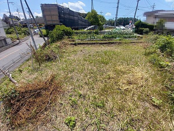 ■現地土地写真■土地114．34坪■更地(現在家庭菜園として使用中)■前面道路幅員約11．8ｍ■