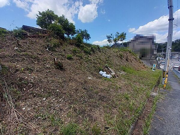 ■現地土地写真■土地114．34坪■更地(現在家庭菜園として使用中)■前面道路幅員約11．8ｍ■