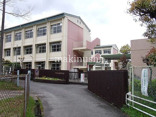 河内長野市立西中学校 徒歩27分。 2110m