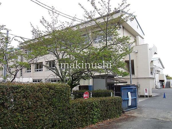 河内長野市立天野小学校 徒歩27分。 2130m