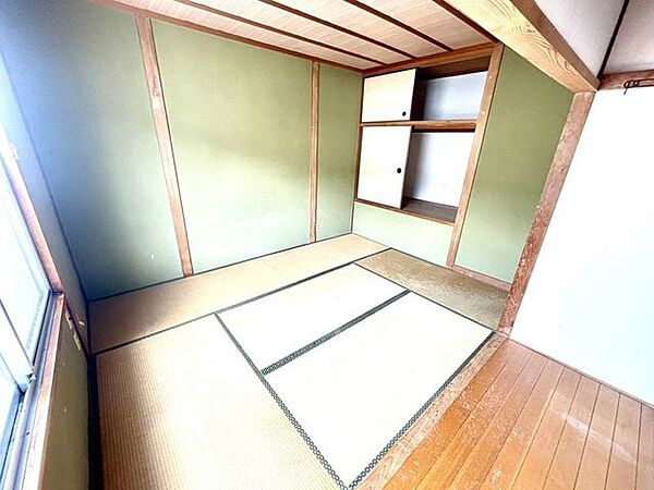 ■2階和室6帖■ご夫婦の寝室にもお使いいただける和室。和室ならではのほっと一息つける空間。■