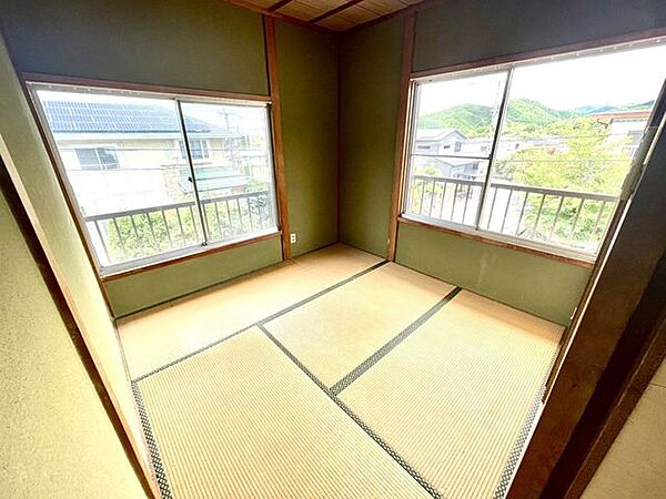 ■2階和室4．5帖■お子様のお部屋や在宅ワーク用のお部屋など、さまざまな使い方ができる和室■