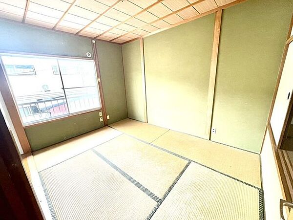 ■2階和室6帖■ご夫婦の寝室にもお使いいただける和室。和室ならではのほっと一息つける空間。■