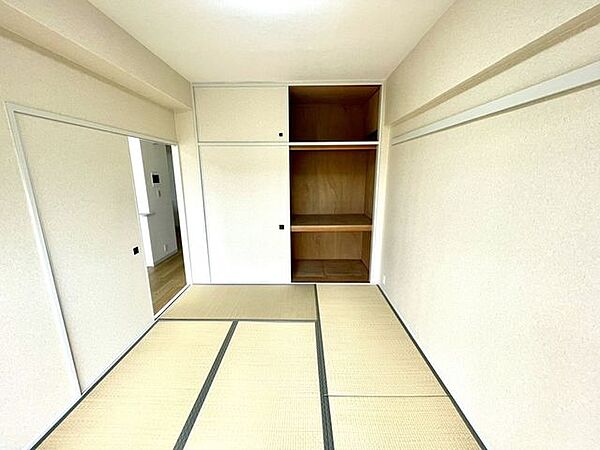 ■和室収納■和室にも押入れを設置しました。来客用のお布団を入れるのにもお使いいただけます。■