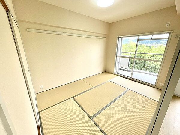 ■和室6帖■寛ぐにも最適な和室。お子様のお昼寝スペースにもなりそうです。■