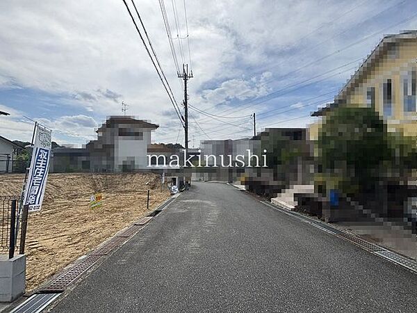 ■前面道路を含む現地写真■約6．2ｍの行動に面しており、車も楽々駐車して頂けます■