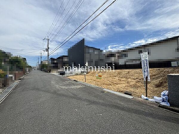 ■前面道路を含む現地写真■約6．2ｍの行動に面しており、車も楽々駐車して頂けます■