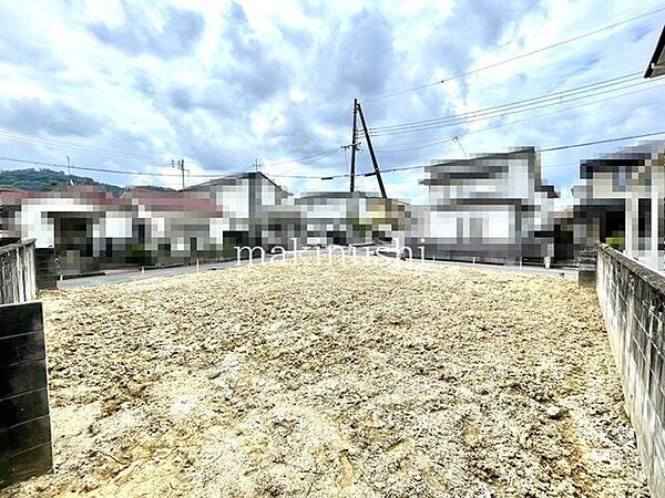 ■現地土地写真■更地■前面道路との高低差僅少■建築条件無し■千代田駅まで徒歩約15分■南東・南西の角地■