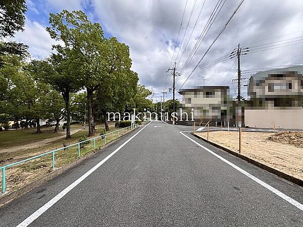 ■前面道路を含む現地写真■北東側接道幅員約5．9ｍ■
