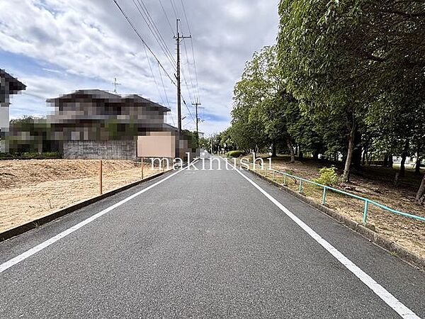 ■前面道路を含む現地写真■北東側接道幅員約5．9ｍ■